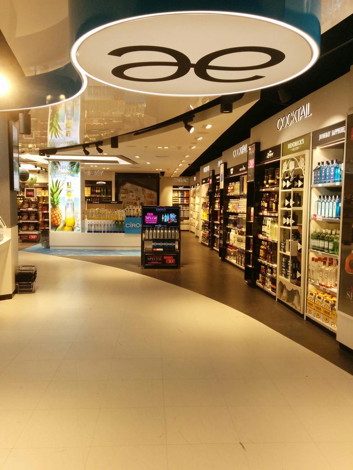 agencement de boutique en Duty Free pour Lagardère