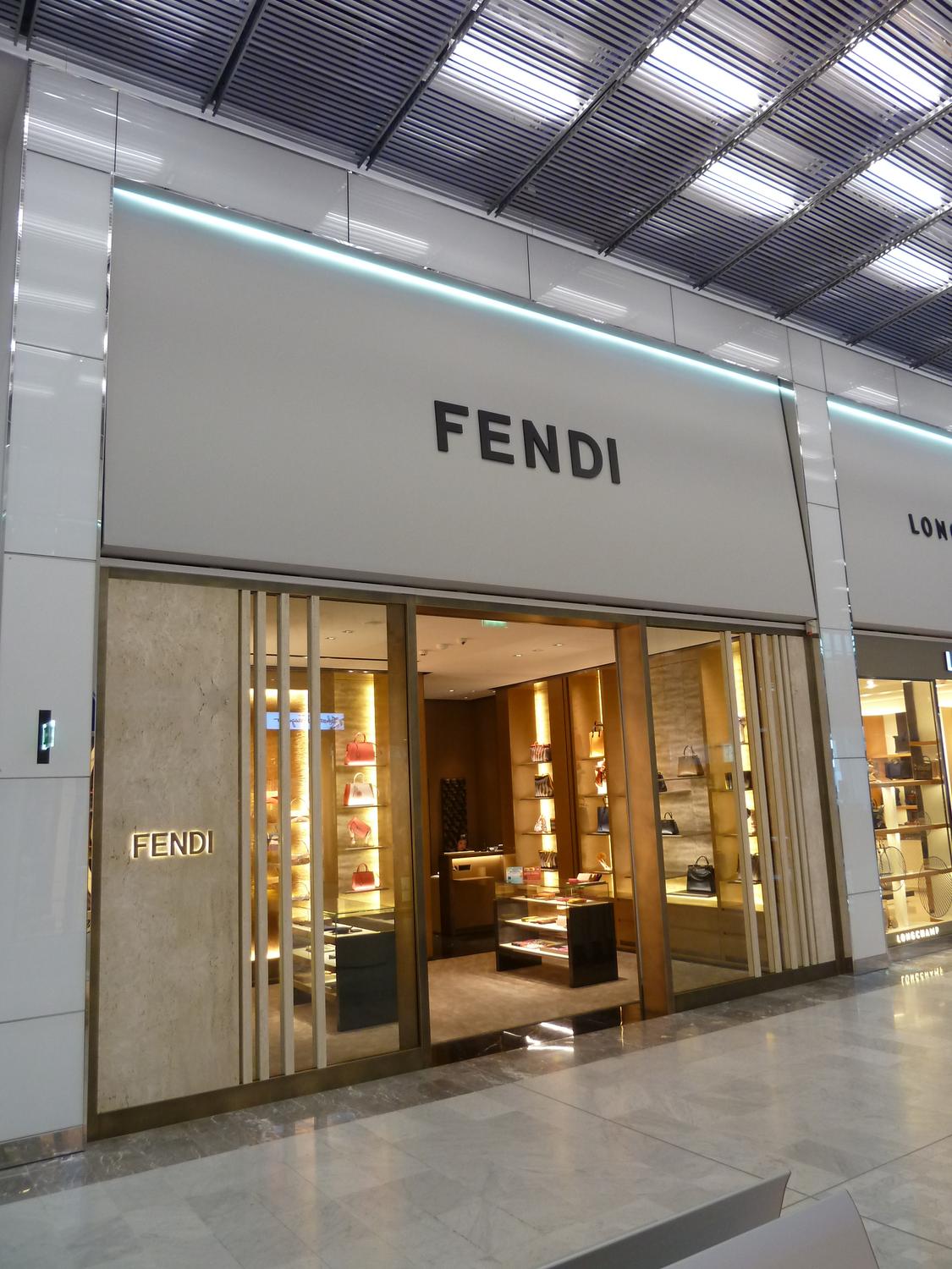 décoration boutique Fendi