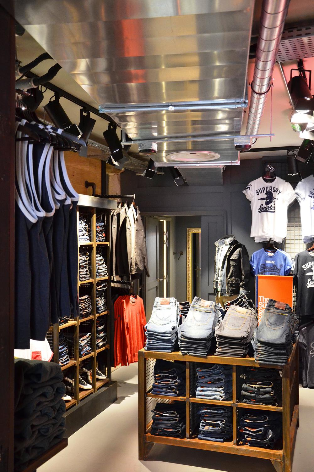 superdry-agencement-magasin-boutique-media6